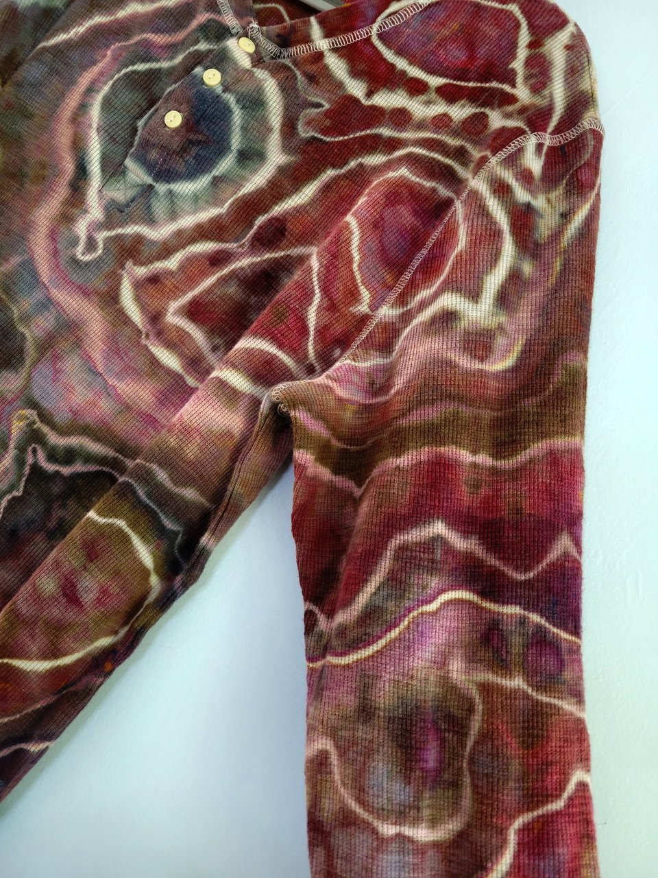 L Tall Henley, Red Geode