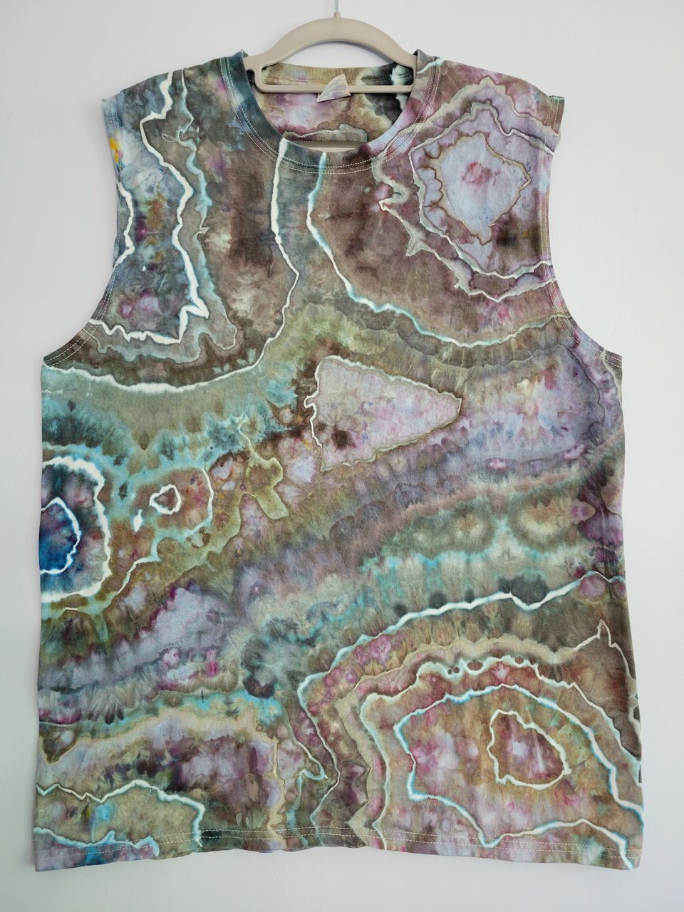 L Unisex Sleeveless T, Coastal Fog Geode 