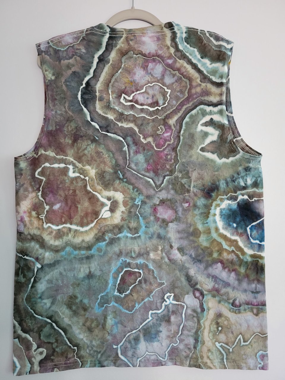 L Unisex Sleeveless T, Coastal Fog Geode 