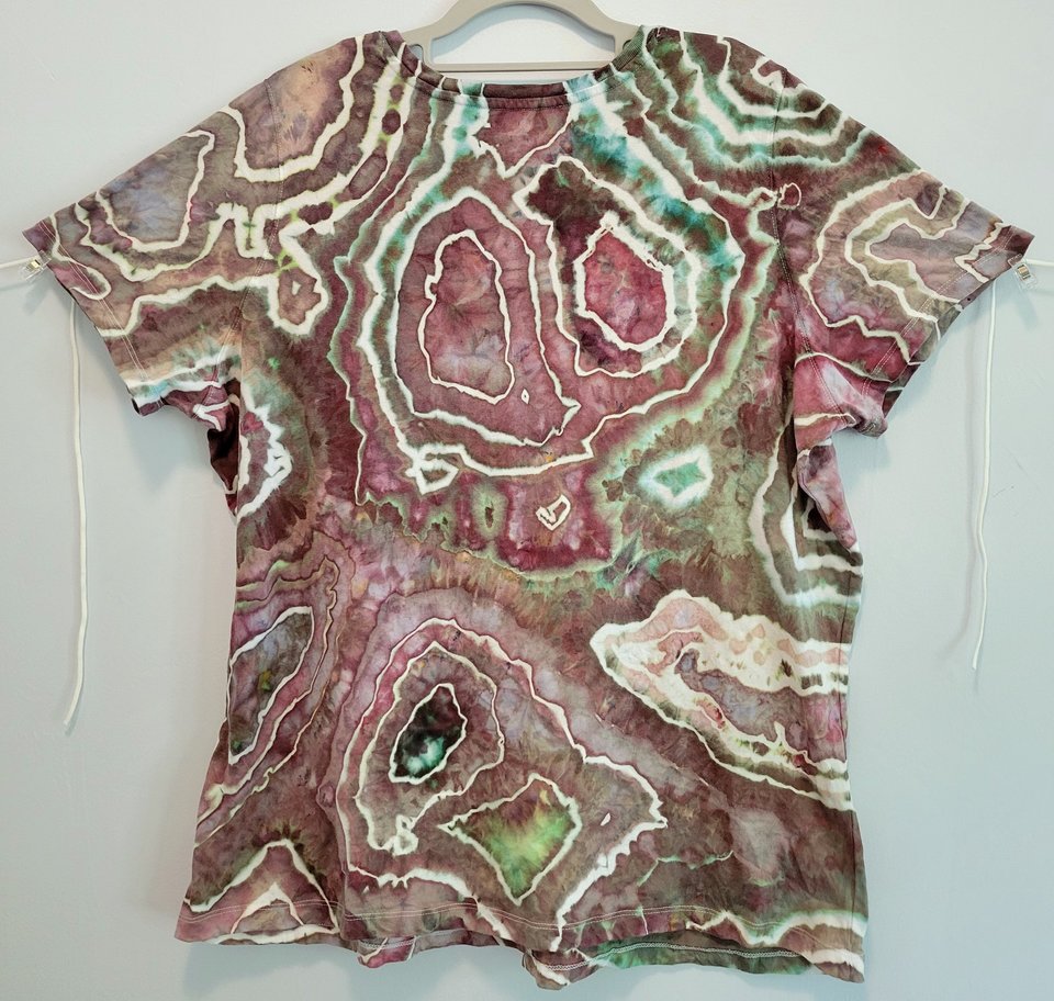 1X 22/24 V-neck, Alien Invasion Geode