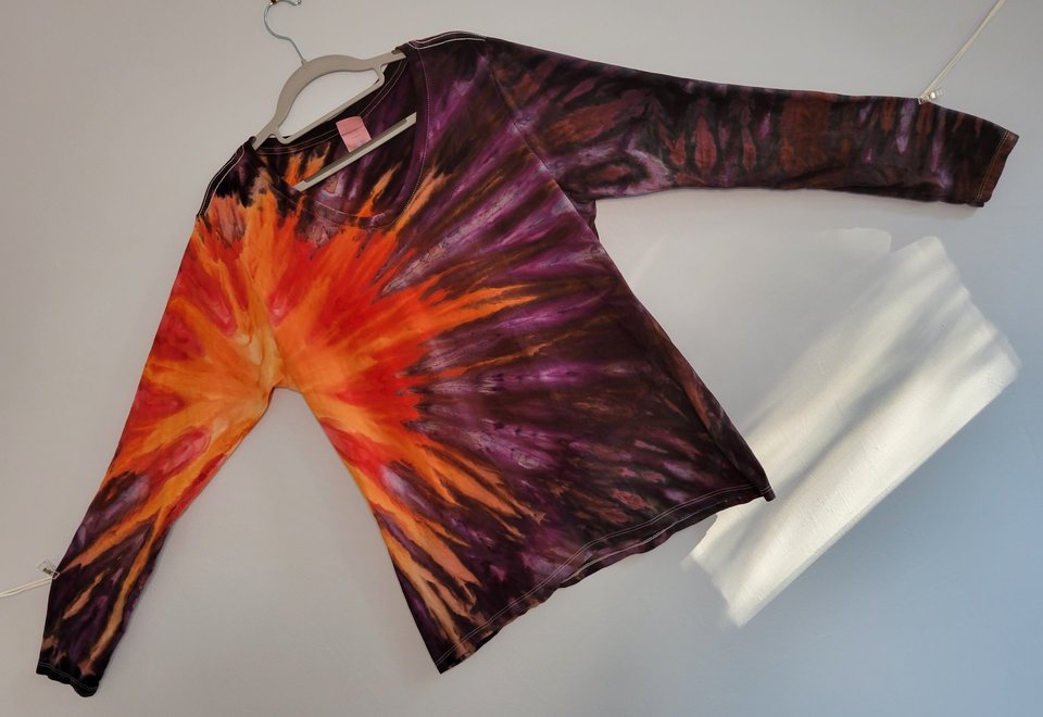 XL V-neck Long Sleeve T-shirt, Plum Sunburst