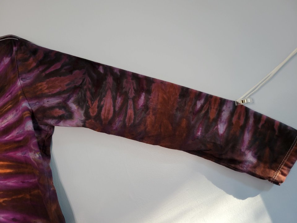 XL V-neck Long Sleeve T-shirt, Plum Sunburst