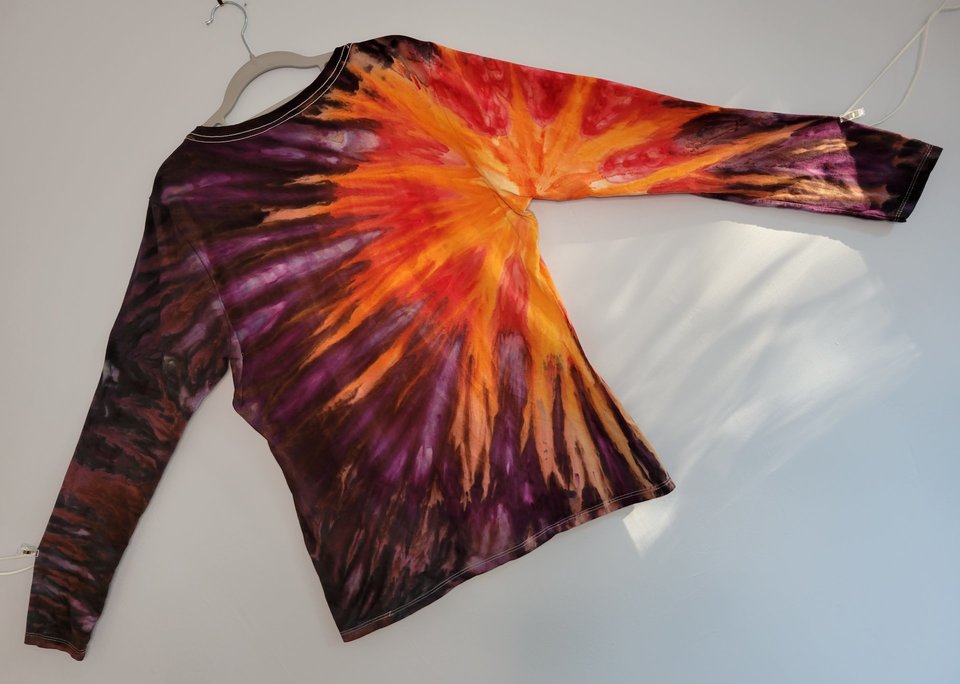 XL V-neck Long Sleeve T-shirt, Plum Sunburst