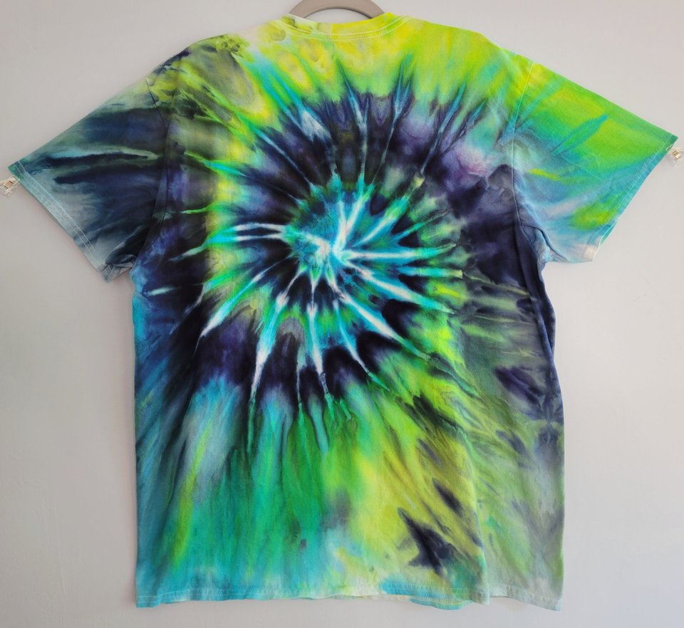 XL Unisex V-neck, Blue Green Spiral