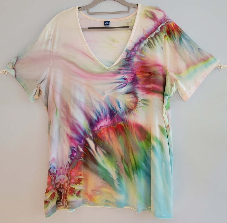 XL Tall Luxe V-Neck T-Shirt, Koroit Lightning