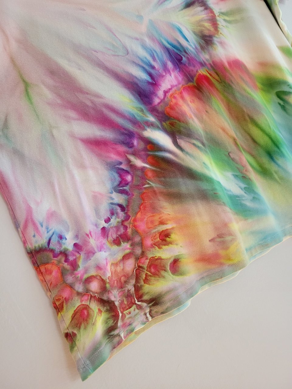 XL Tall Luxe V-Neck T-Shirt, Koroit Lightning
