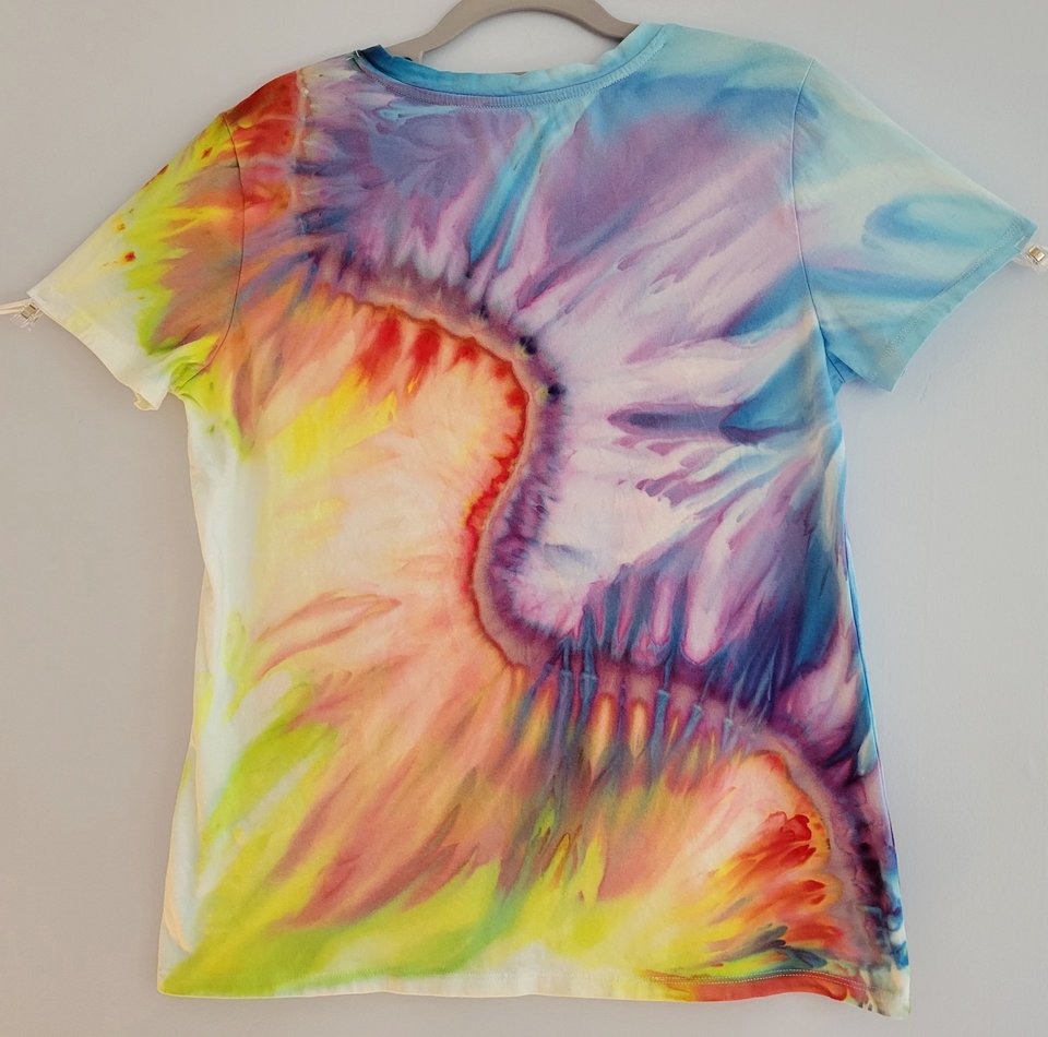 L V-neck T-shirt, Koroit Lightning