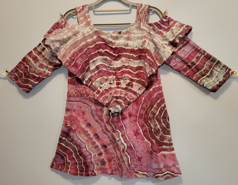 M Cold Shoulder, Deep Red Geode