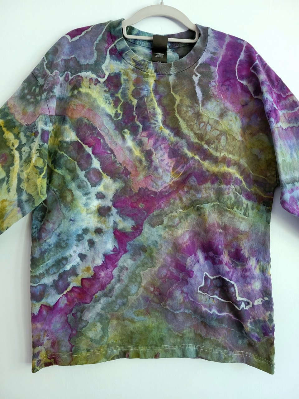 L Unisex T-shirt, Purple & Green Geode