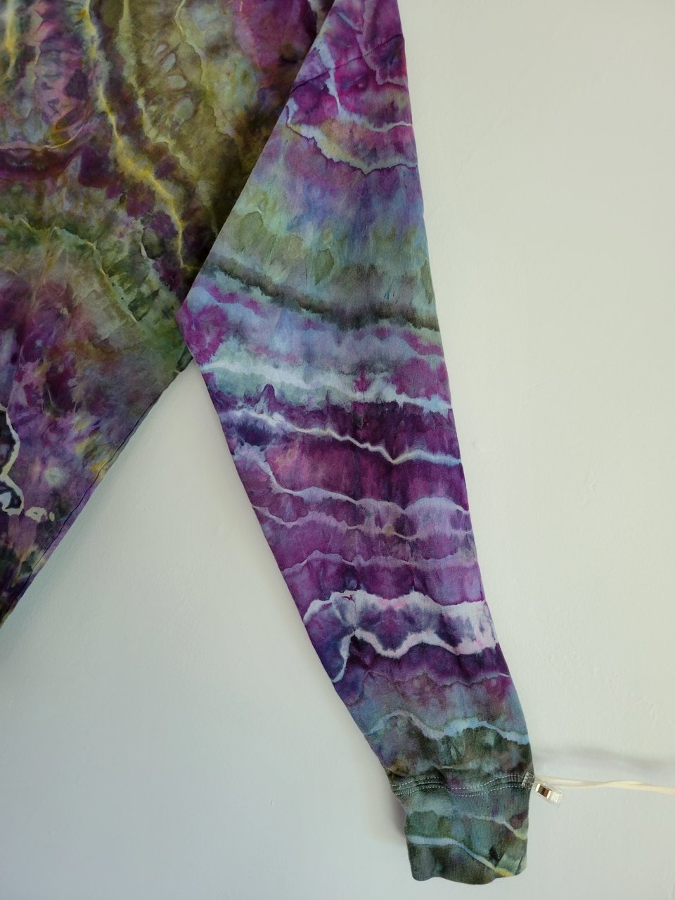 L Unisex T-shirt, Purple & Green Geode