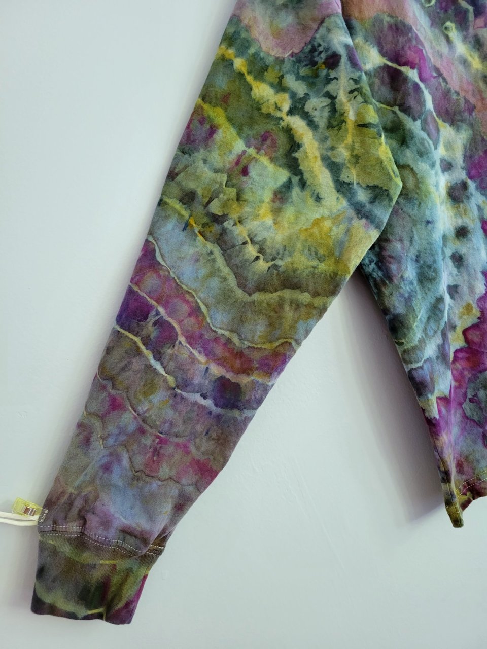 L Unisex T-shirt, Purple & Green Geode