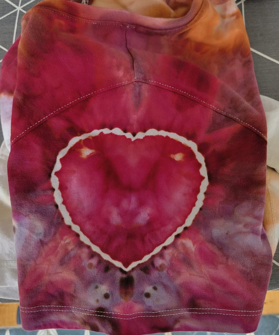 L 18/20 V-neck T, Hearts