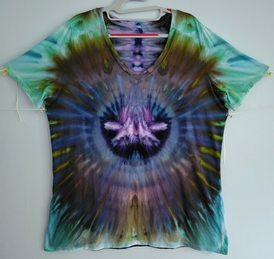 XL Tall Women's V-neck, Psychedelic Peacock