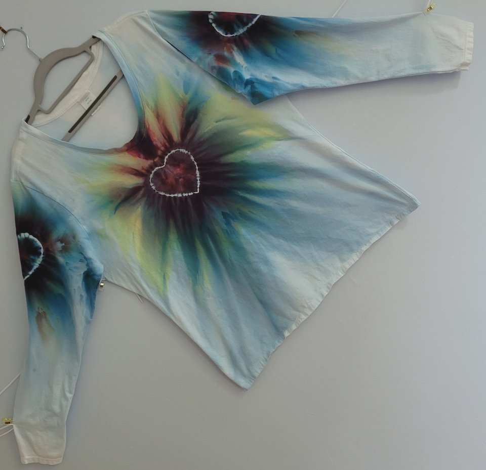 XXL V-neck Long Sleeve T, Hearts