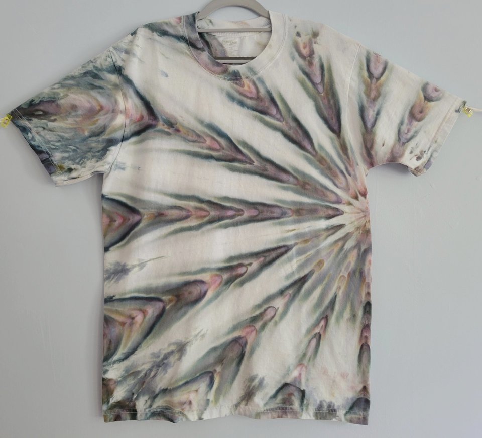 L Unisex T, Damascus Daggers