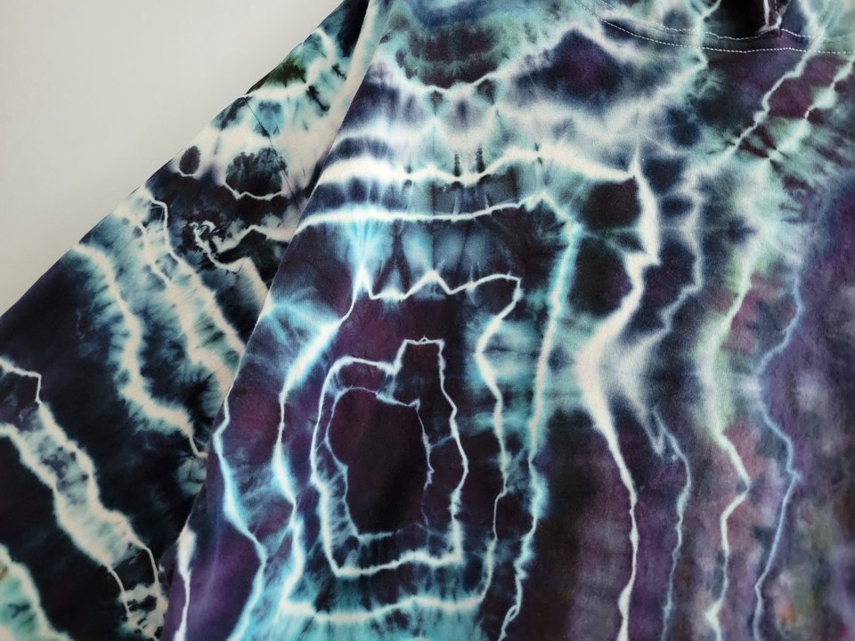 XL Hoodie T-shirt, Storm Geode