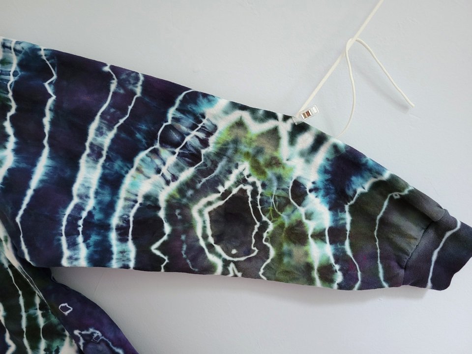 XL Hoodie T-shirt, Storm Geode