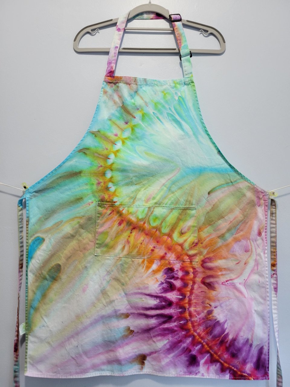 Apron, Rainbow Wave