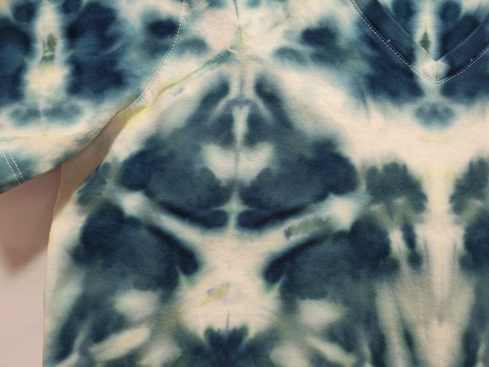 14/16 V neck T, Teal Sea Shibori