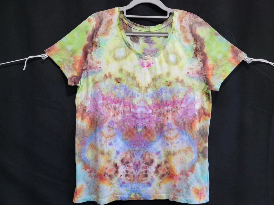 L V-neck T-shirt, Garden Sunset
