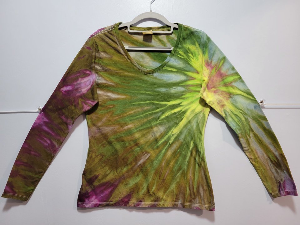 M V-neck Long Sleeve, Kiwi Explosion
