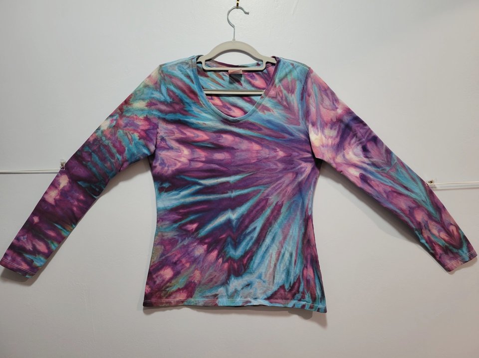 S V-neck Long Sleeve T, Strawberry Skies Fan