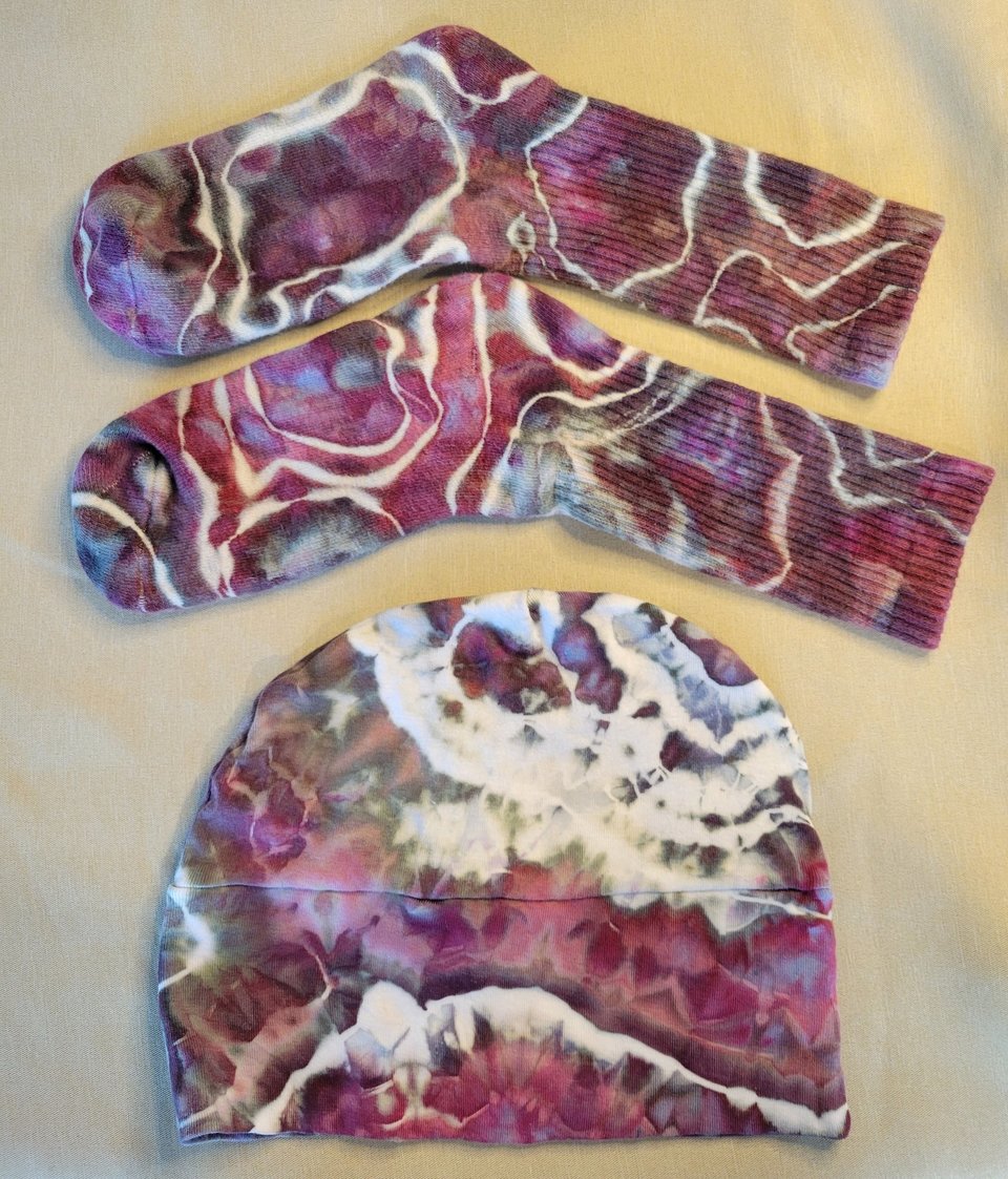 Beanie & Socks, Dark Cherry Geode