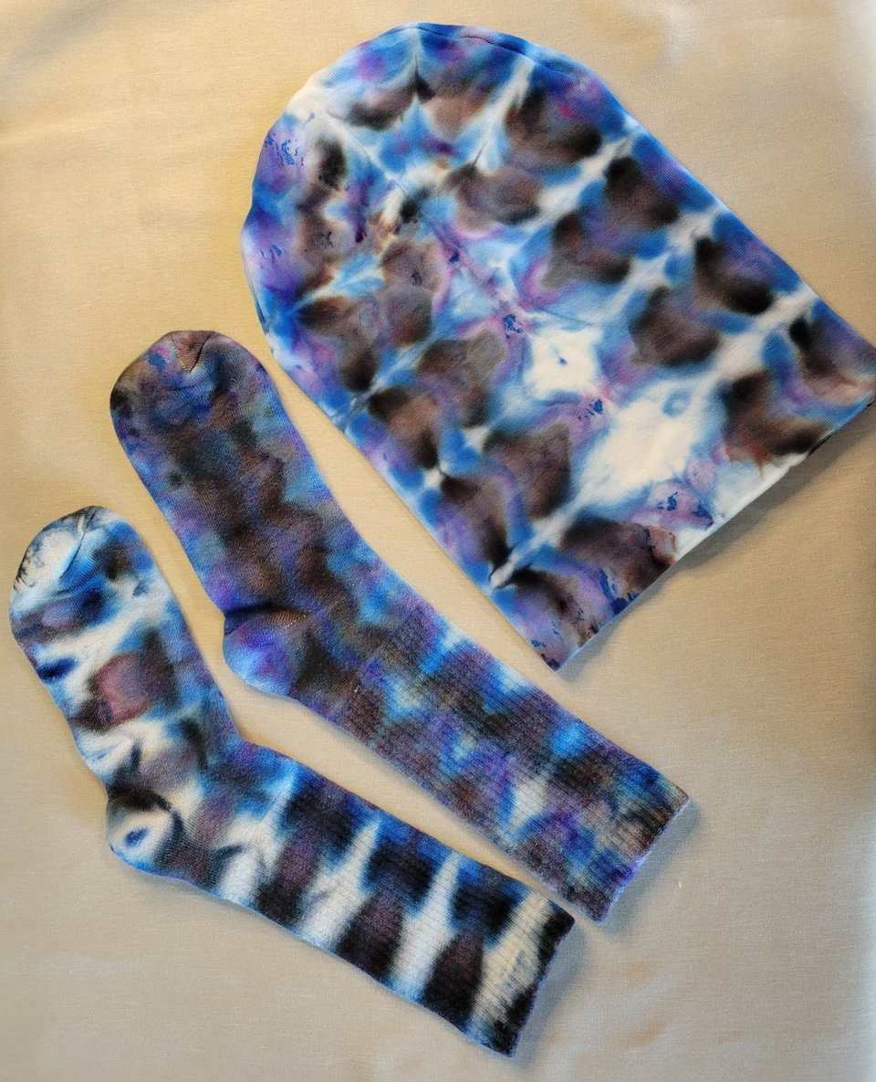 L Beanie & Socks, Sapphire Tiger