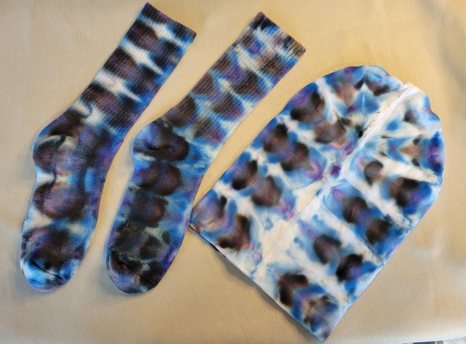 L Beanie & Socks, Sapphire Tiger