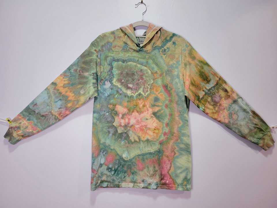 M Hoodie T-shirt, Dragon's Garden