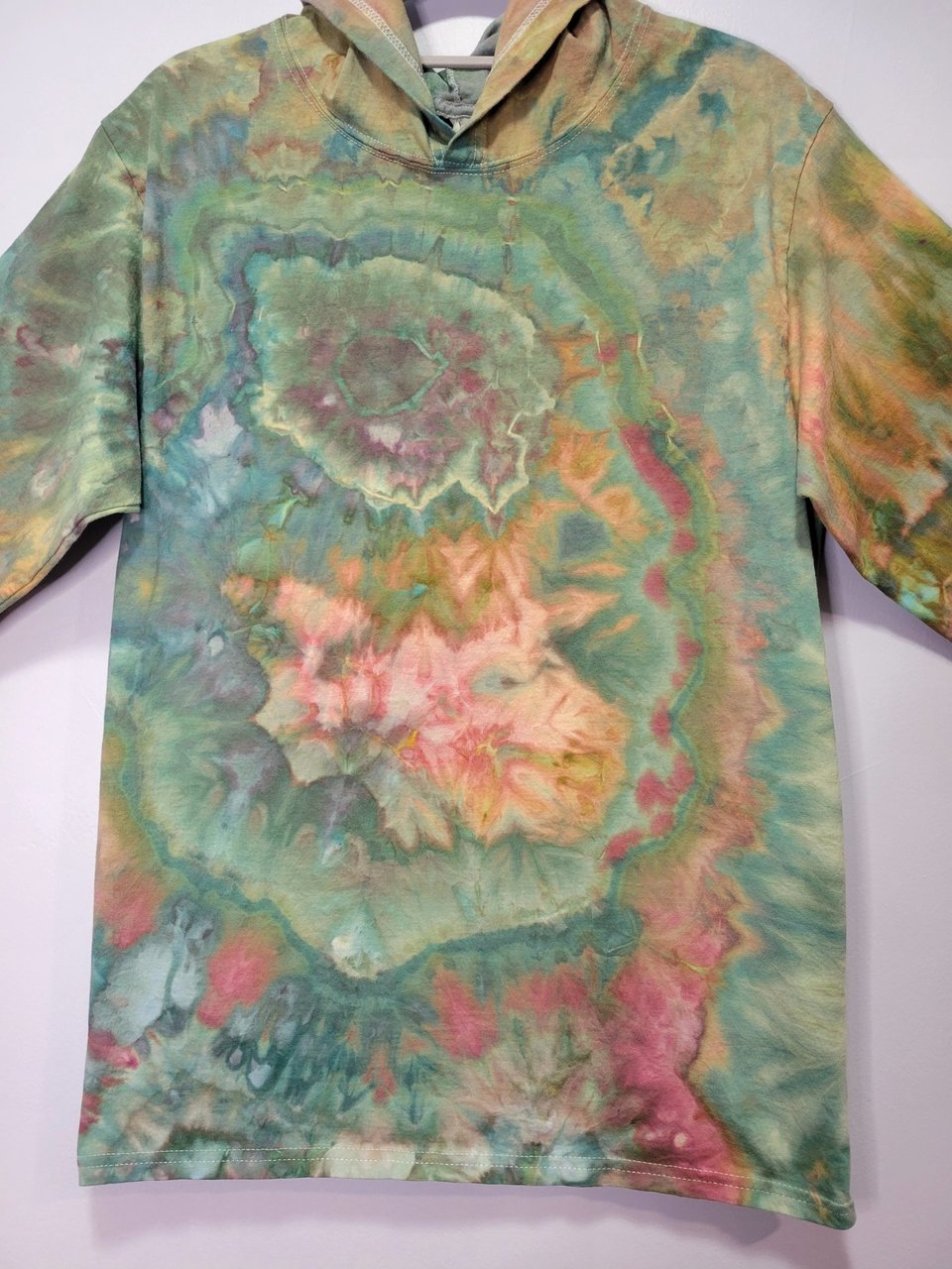 M Hoodie T-shirt, Dragon's Garden