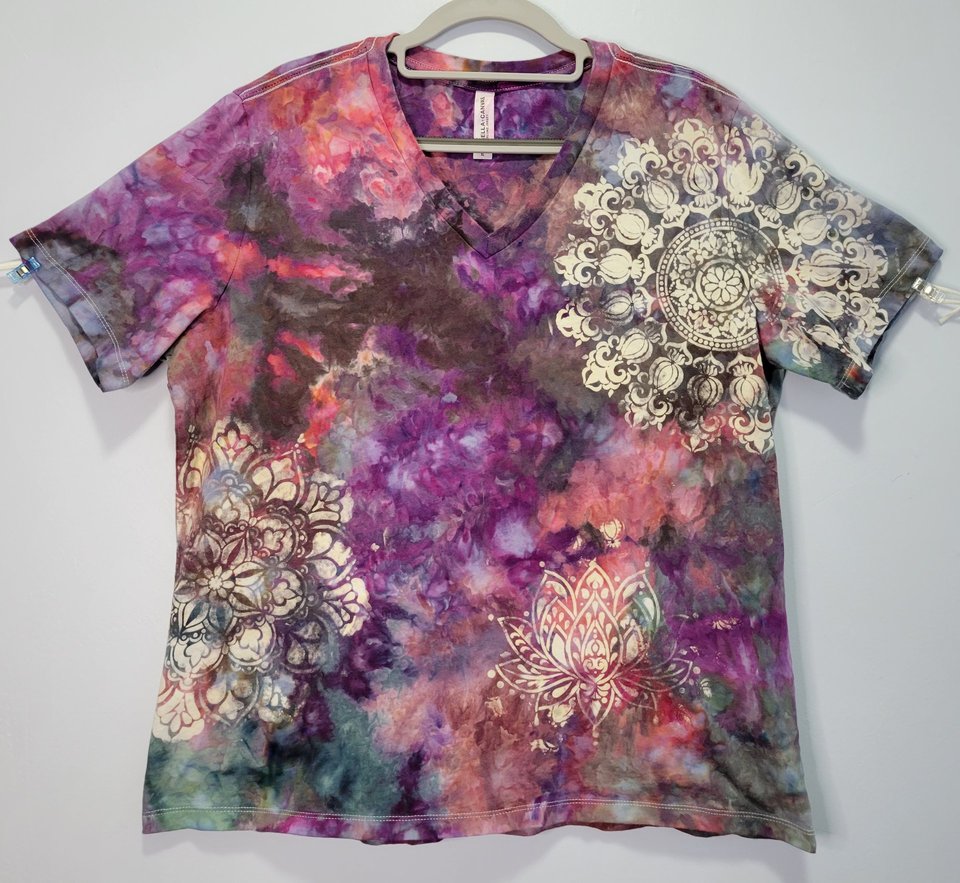 XL Ladie's V-neck t-shirt, Mandala Fiesta