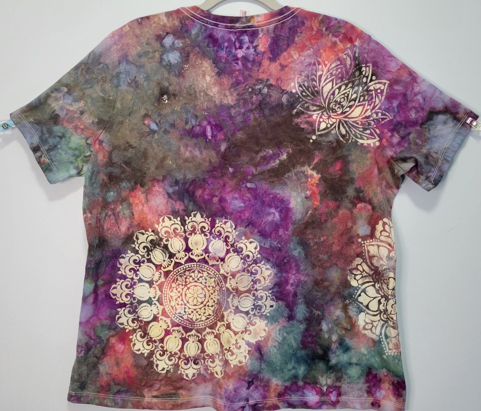 XL Ladie's V-neck t-shirt, Mandala Fiesta