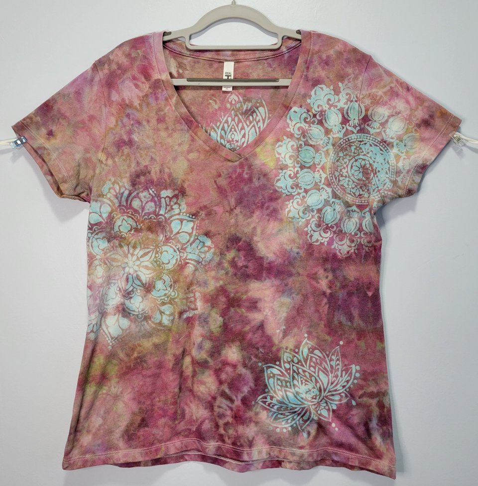 L/XL V-neck Ideal T-shirt, Mandala Mist