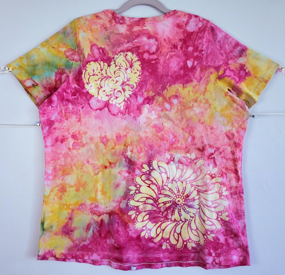 18/20 V-neck T-shirt, Mandala Wasabi Pink