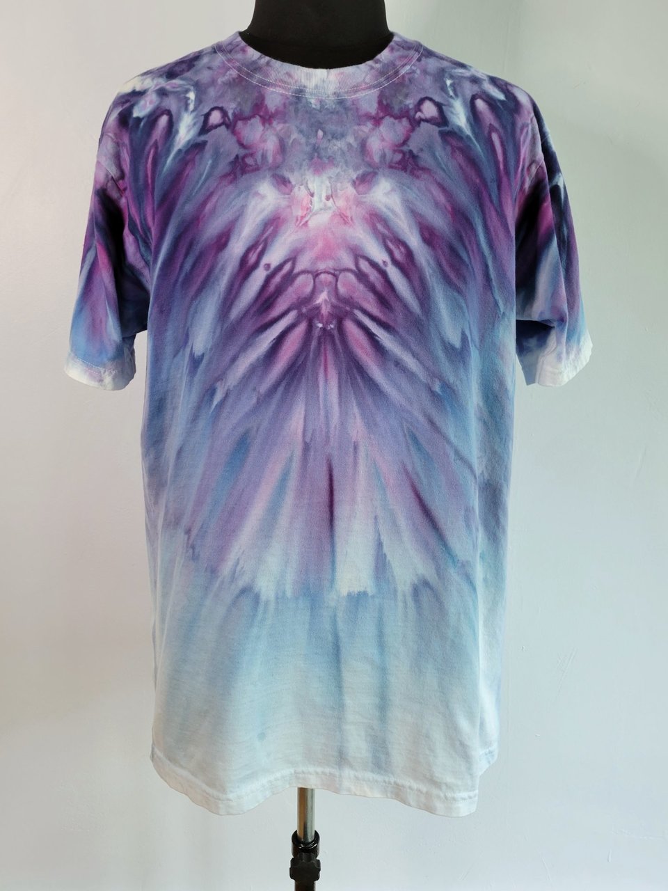 L Unisex T, Fragmented Space
