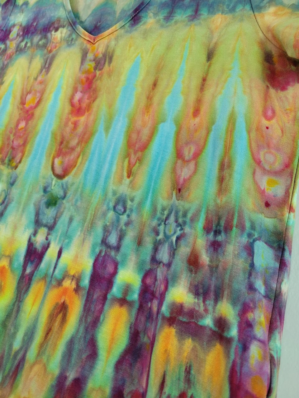 S/M Rayon V-Neck, Watercolor Falls