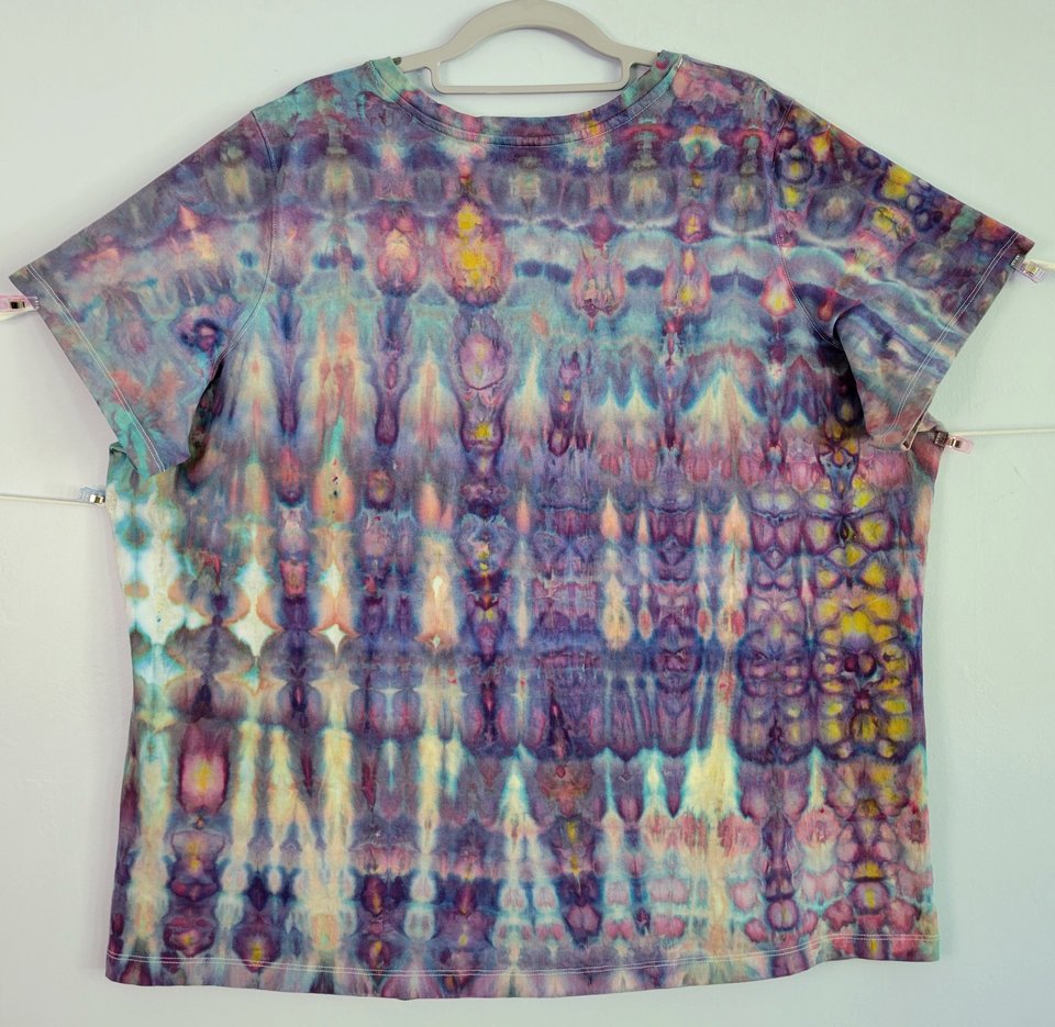 22/24 1X/2X V-Neck, Watercolor Falls