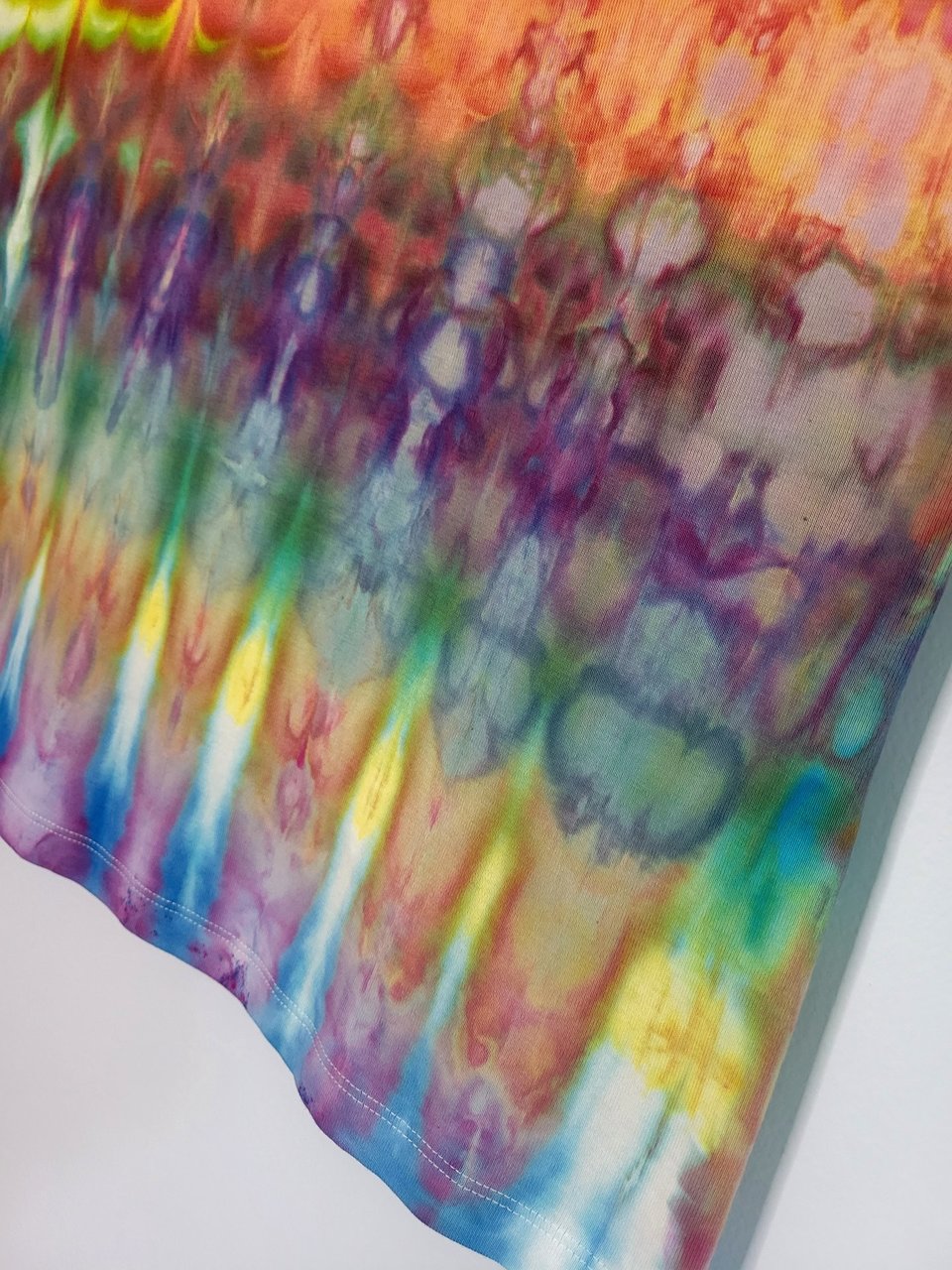 XL V-neck T-shirt, Boulder Opal Suji