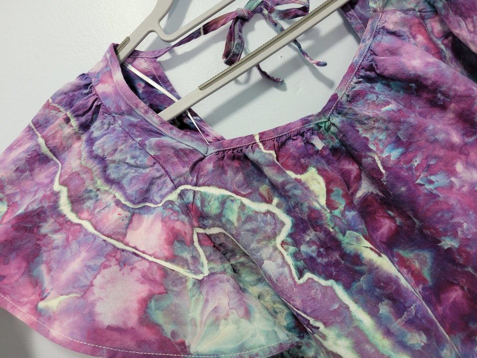 S Petite Linen Flutter Sleeve Top, Strawberry Skies Geode