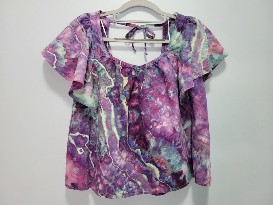 S Petite Linen Flutter Sleeve Top, Strawberry Skies Geode