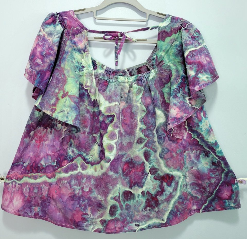 XL Linen Flutter Sleeve Top, Strawberry Skies Geode