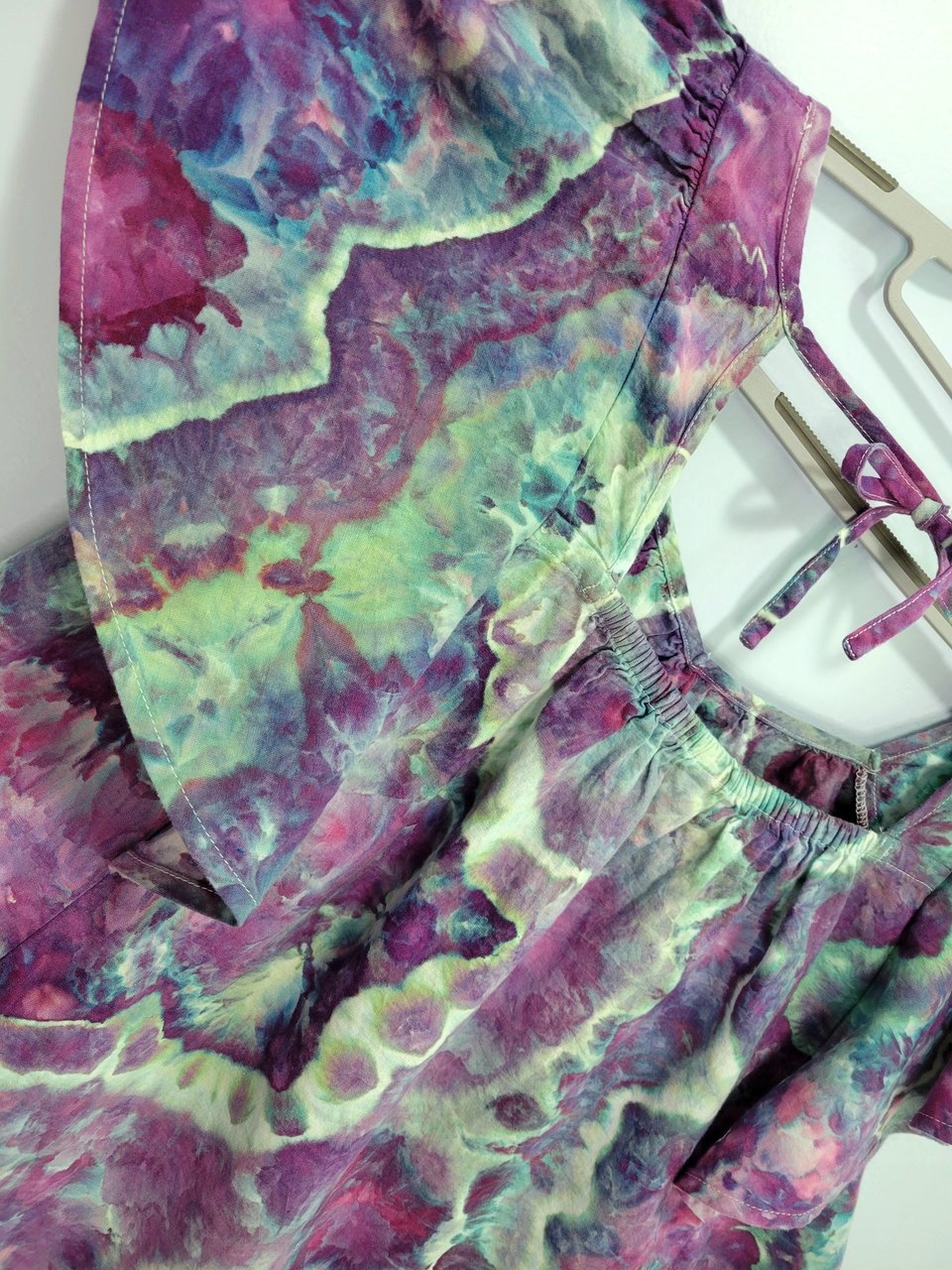 XL Linen Flutter Sleeve Top, Strawberry Skies Geode
