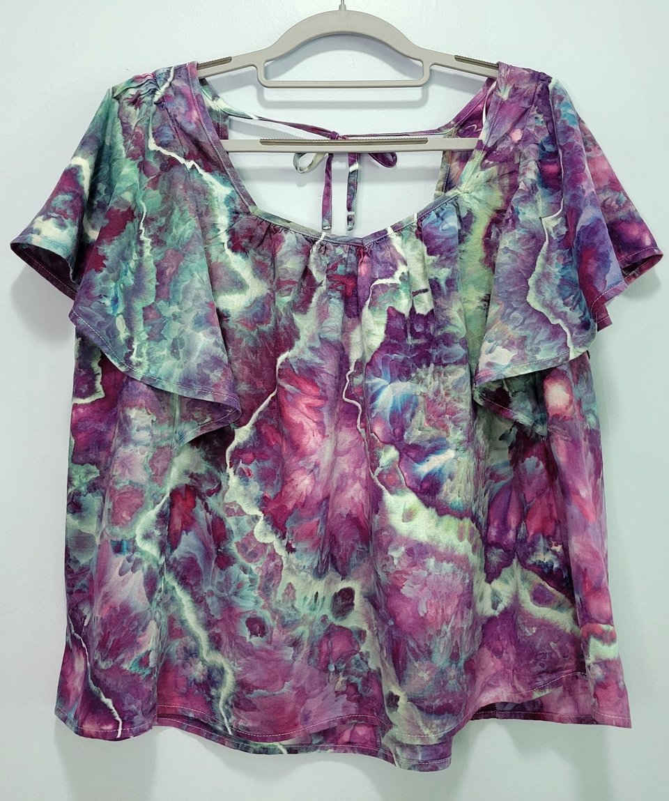 XL Linen Flutter Sleeve Top, Strawberry Skies Geode