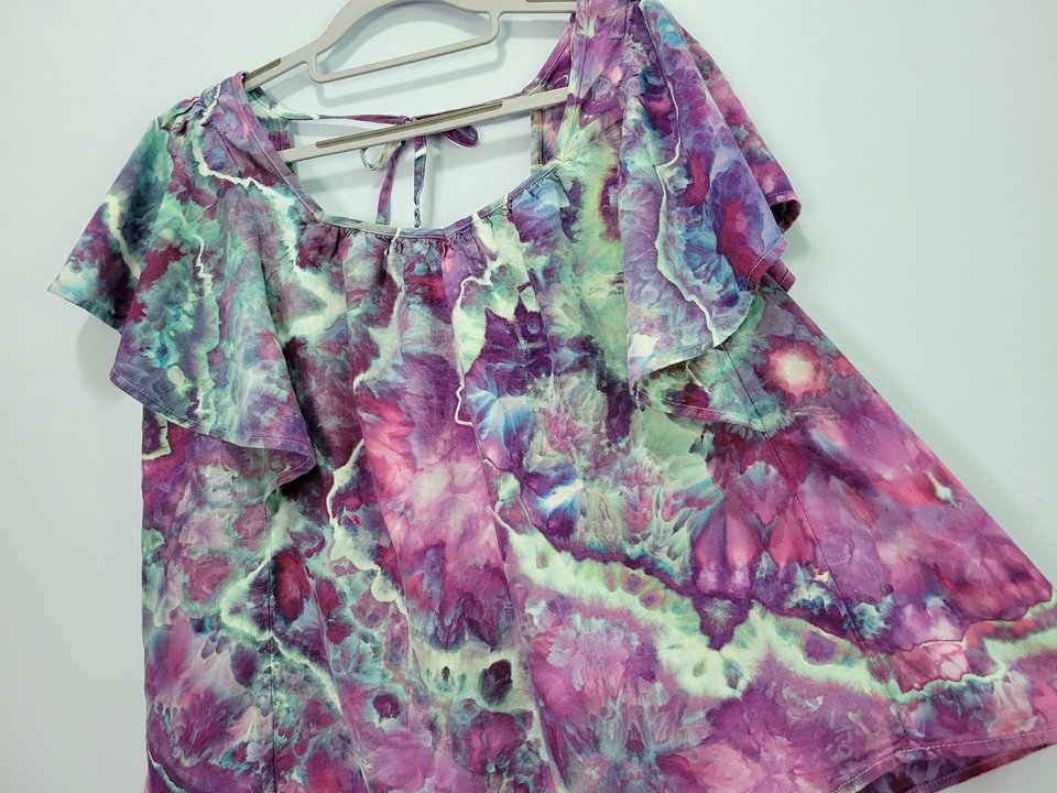 XL Linen Flutter Sleeve Top, Strawberry Skies Geode