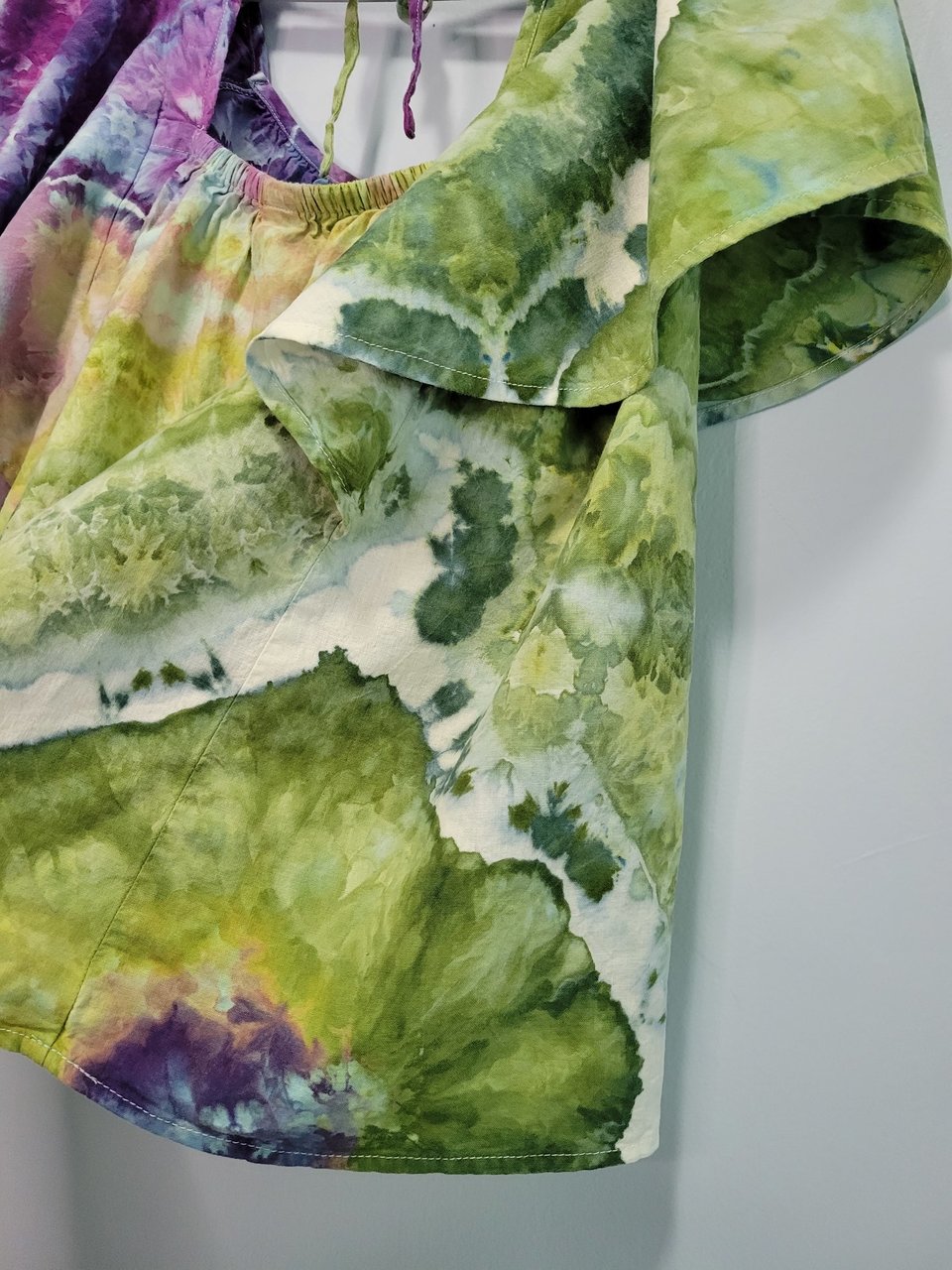 M Linen Flutter Sleeve Top, Purple & Green Geode