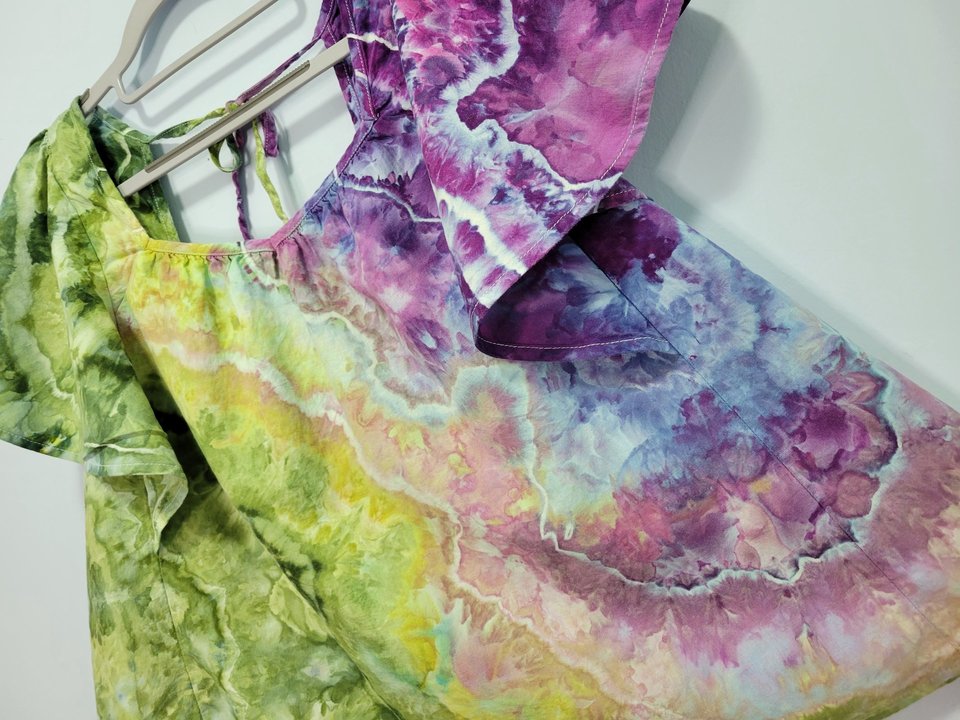 M Linen Flutter Sleeve Top, Purple & Green Geode
