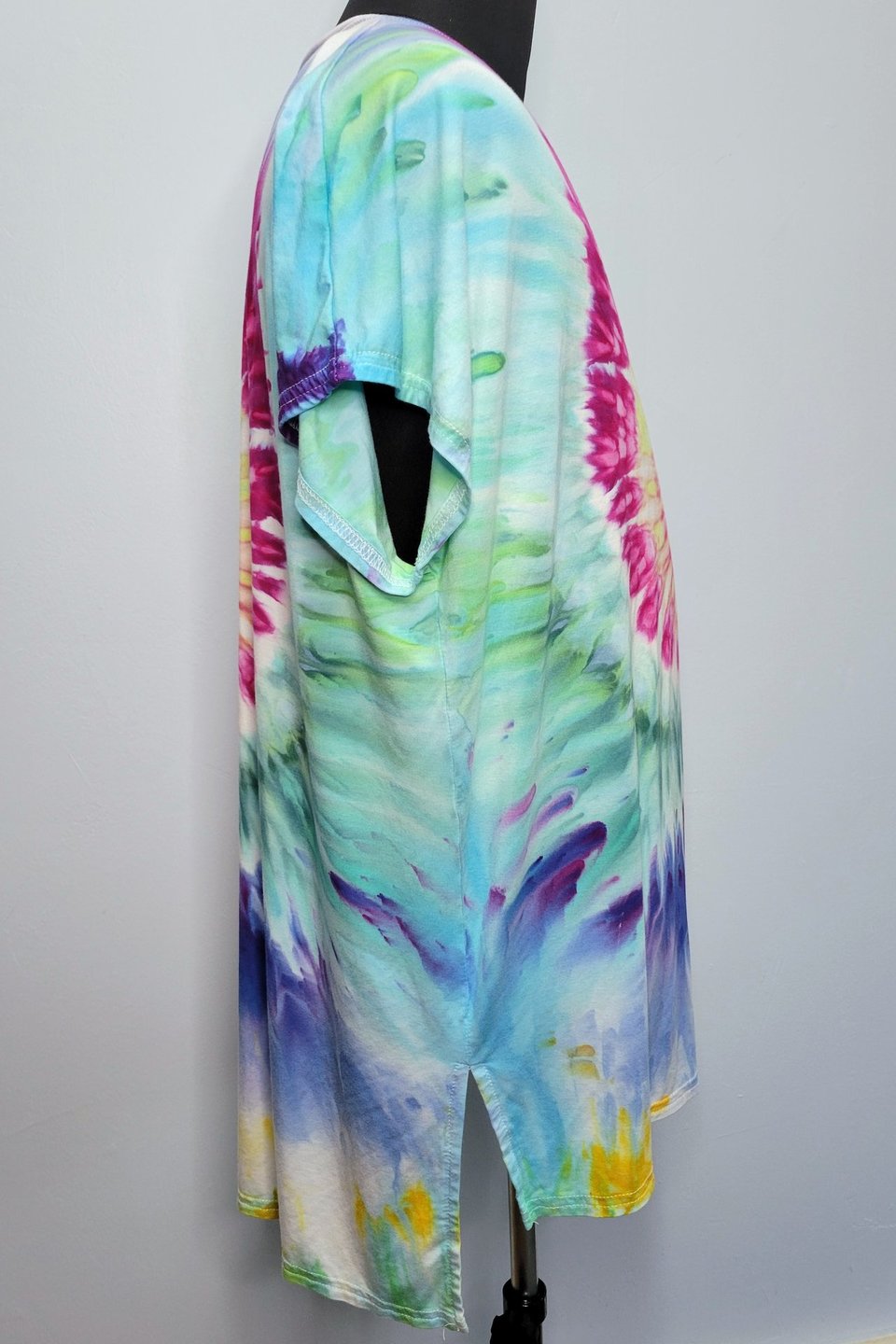2X V-Neck Rayon Top, Rainbow Spiral