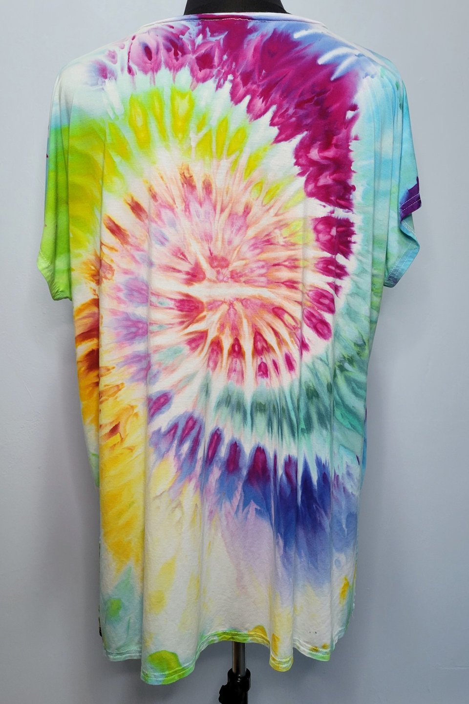 2X V-Neck Rayon Top, Rainbow Spiral