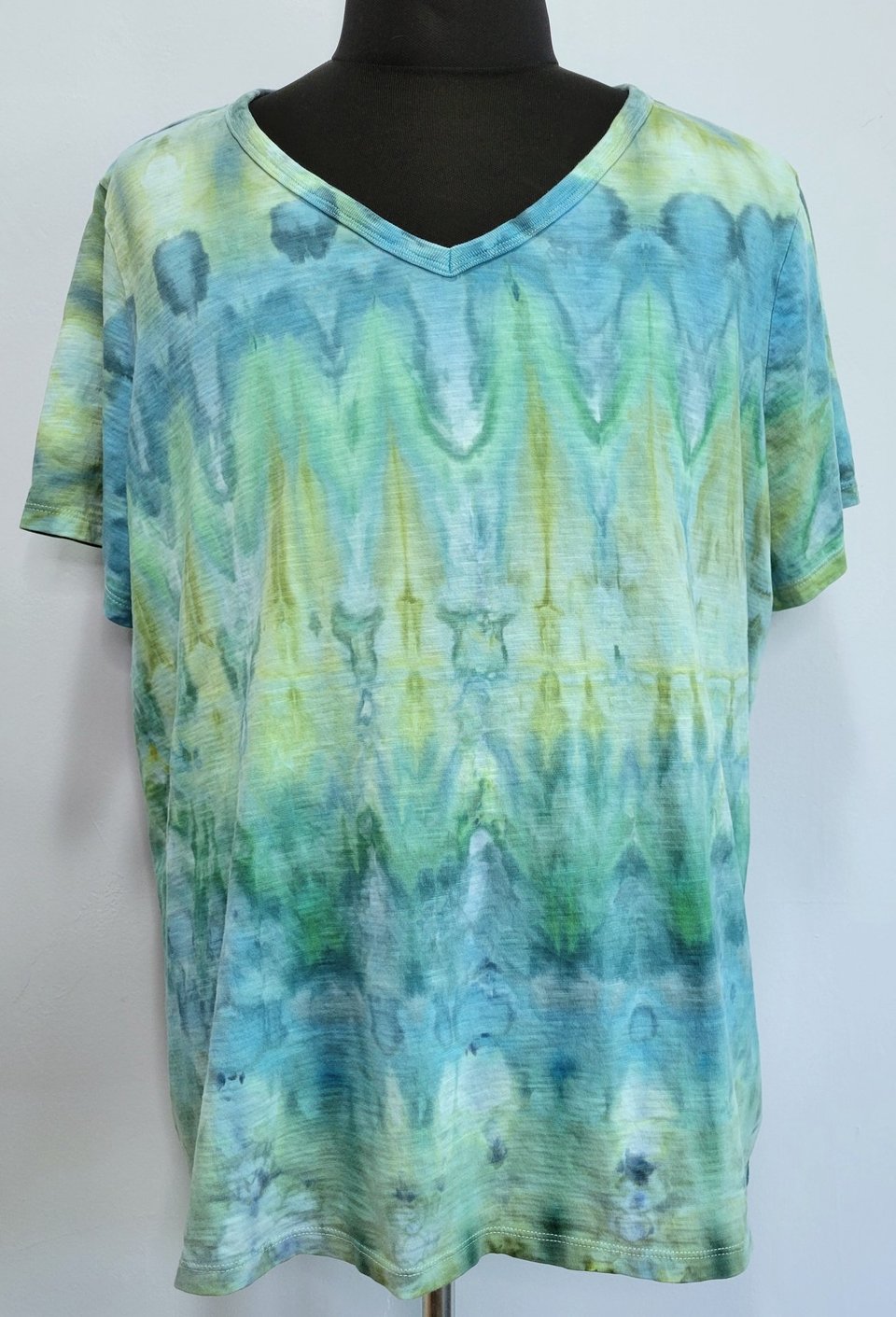 XXL Tall V-neck T-shirt, Sea Ripple